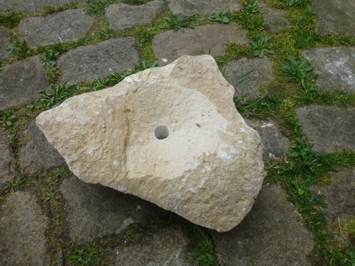 Quellstein brunnenstein mit - brunnenstein,