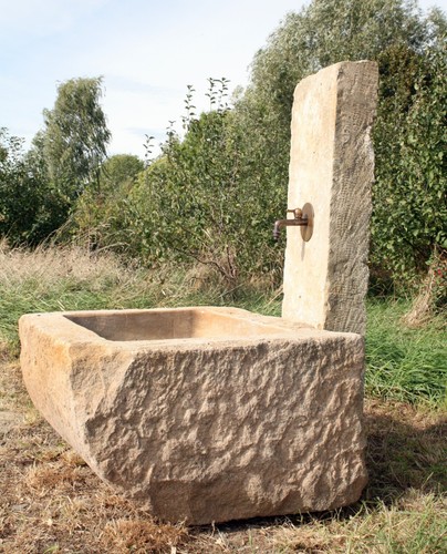 Sandsteinbrunnen