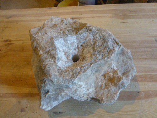 Quellstein brunnenstein mit - brunnenstein,