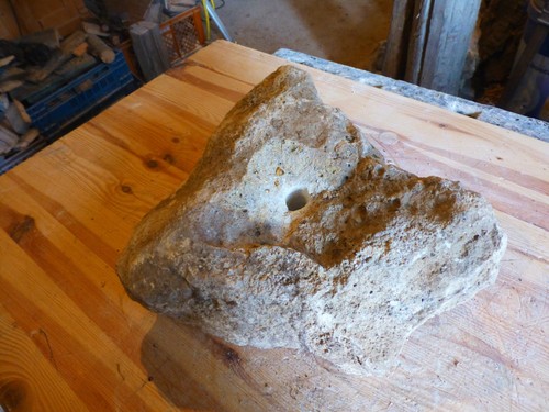 Quellstein brunnenstein mit - brunnenstein,