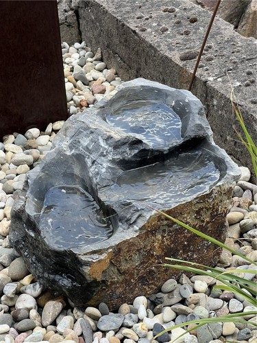 Quellstein bachlauf marmor - quellstein,