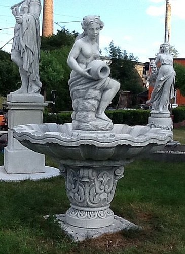 Gartenbrunnen mit