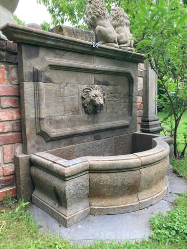 Grosser löwen brunnen - grosser,