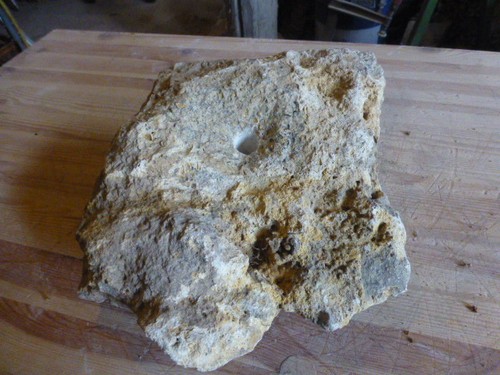 Quellstein brunnenstein mit - brunnenstein,