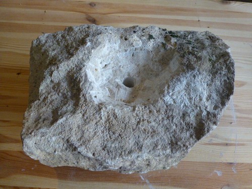 Quellstein brunnenstein mit - brunnenstein,