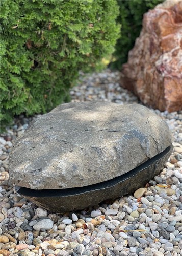 Quellstein basalt findling - quellstein,