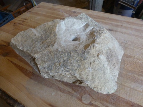 Quellstein brunnenstein mit - brunnenstein,